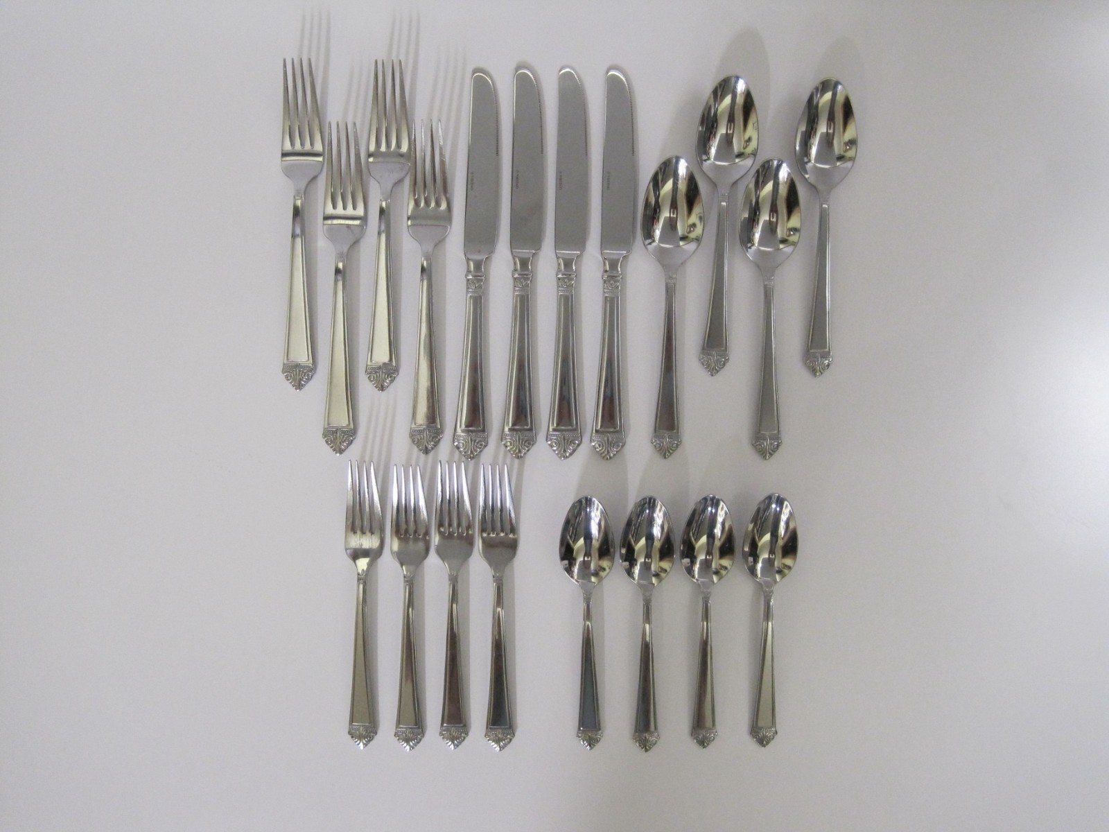 Oneida - Agusta EAVE  - Stainless Steel 20pc. Flatware Set (Service for Four)