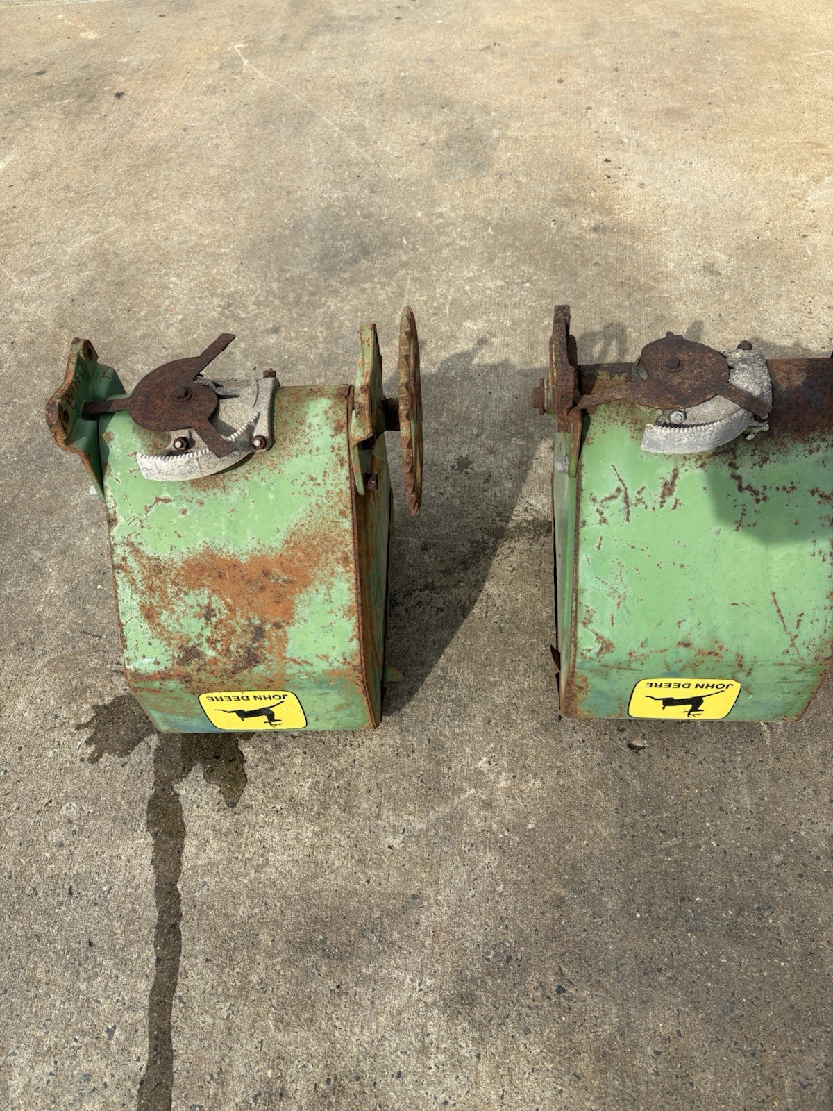John Deere Hopper Pre-emergent Herbicide Granular, B13829B, B5738B, B13828B