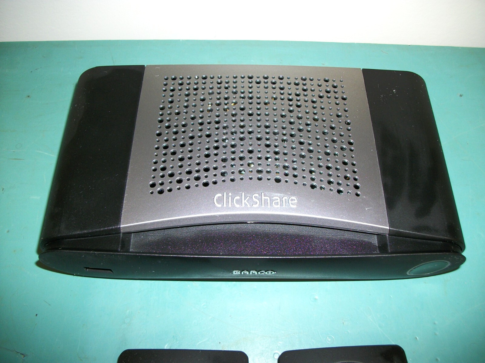 BARCO ClickShare CSE-200 Model#R9861520 Presentation Unit w/2 Remote Buttons