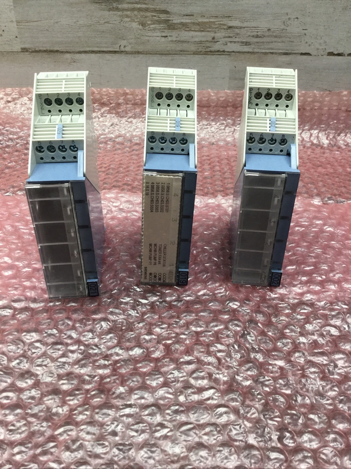 Used lot of 3 Siemens PTM6.4D20 Point Termination Module With Base Model