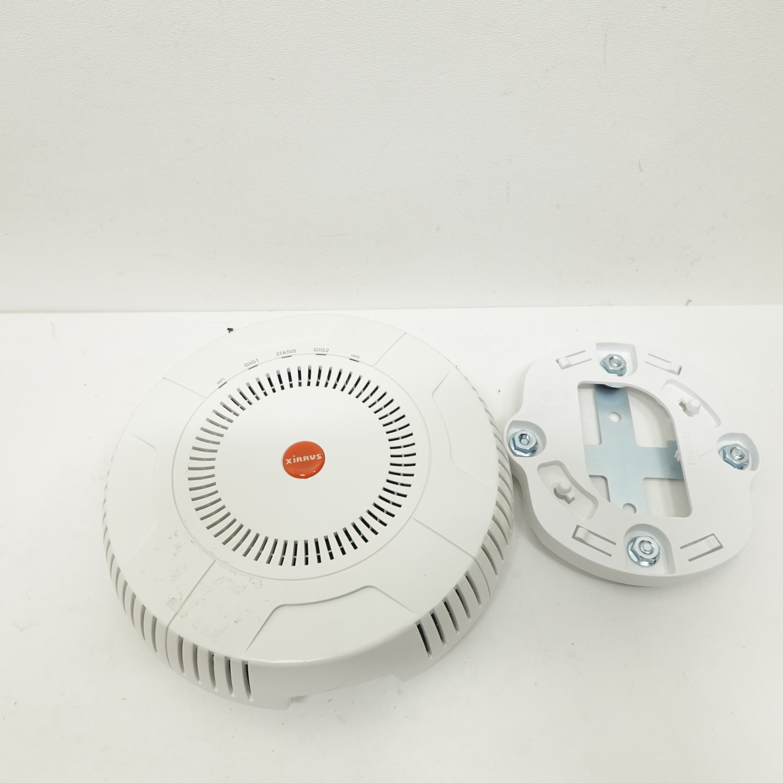Xirrus XR600 2600Mbps 2.4GHz/5GHz Wi-Fi Dual Radio Wireless Access Point XR-630