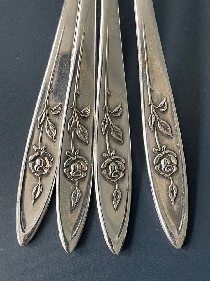4 Oneida ''My Rose'' Glossy Stainless Steel Soup Spoons And Sugar Spoon