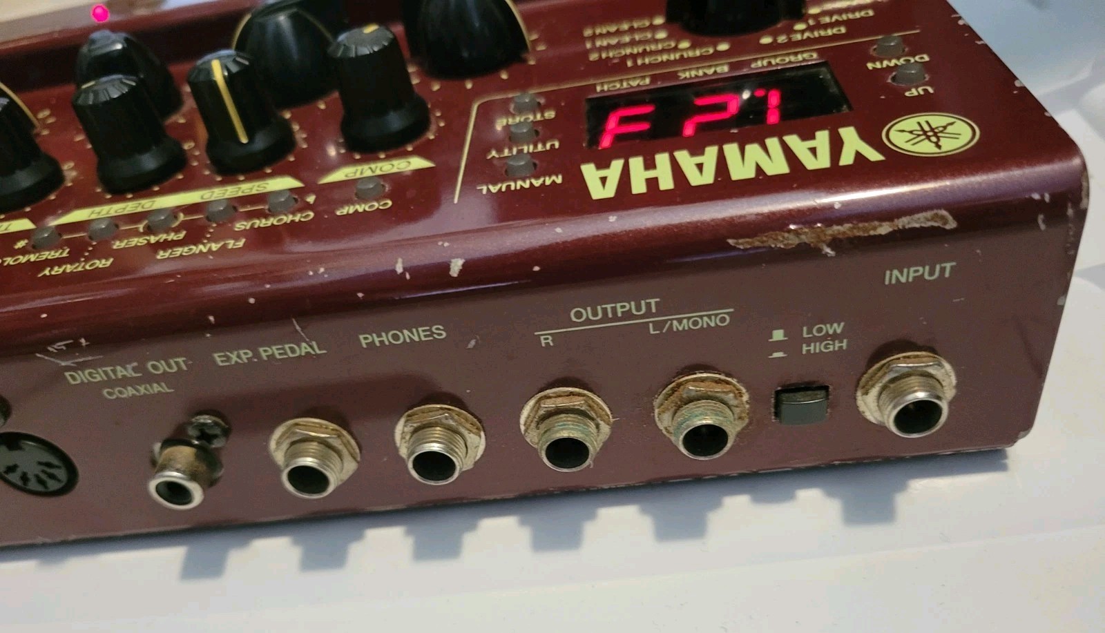 Yamaha DG Stomp Guitar Preamp Multi Effects Processor Pedal + Power Supply