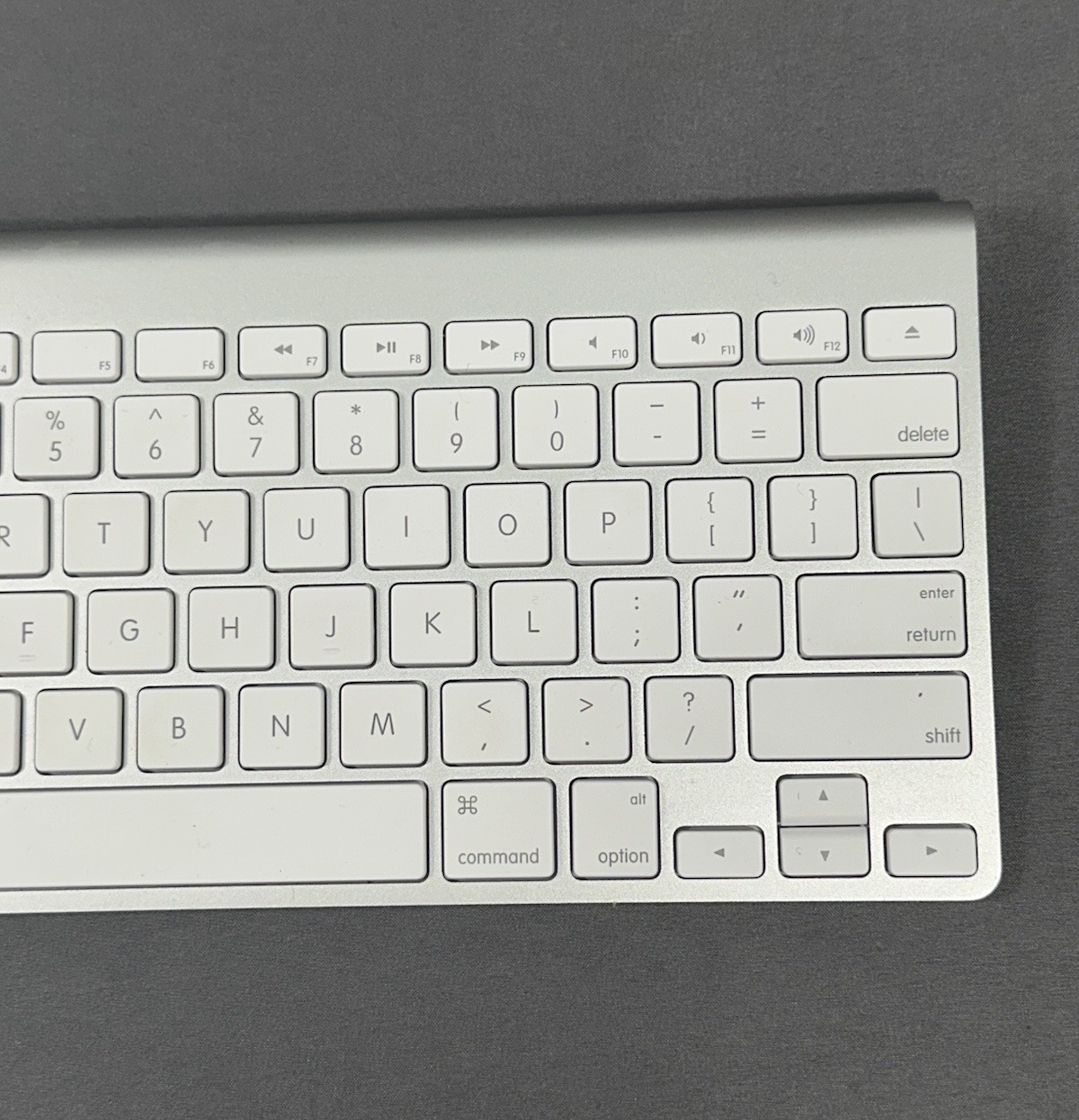 GENUINE Apple Wireless Bluetooth Keyboard A1314 Mac Aluminium CLEAN