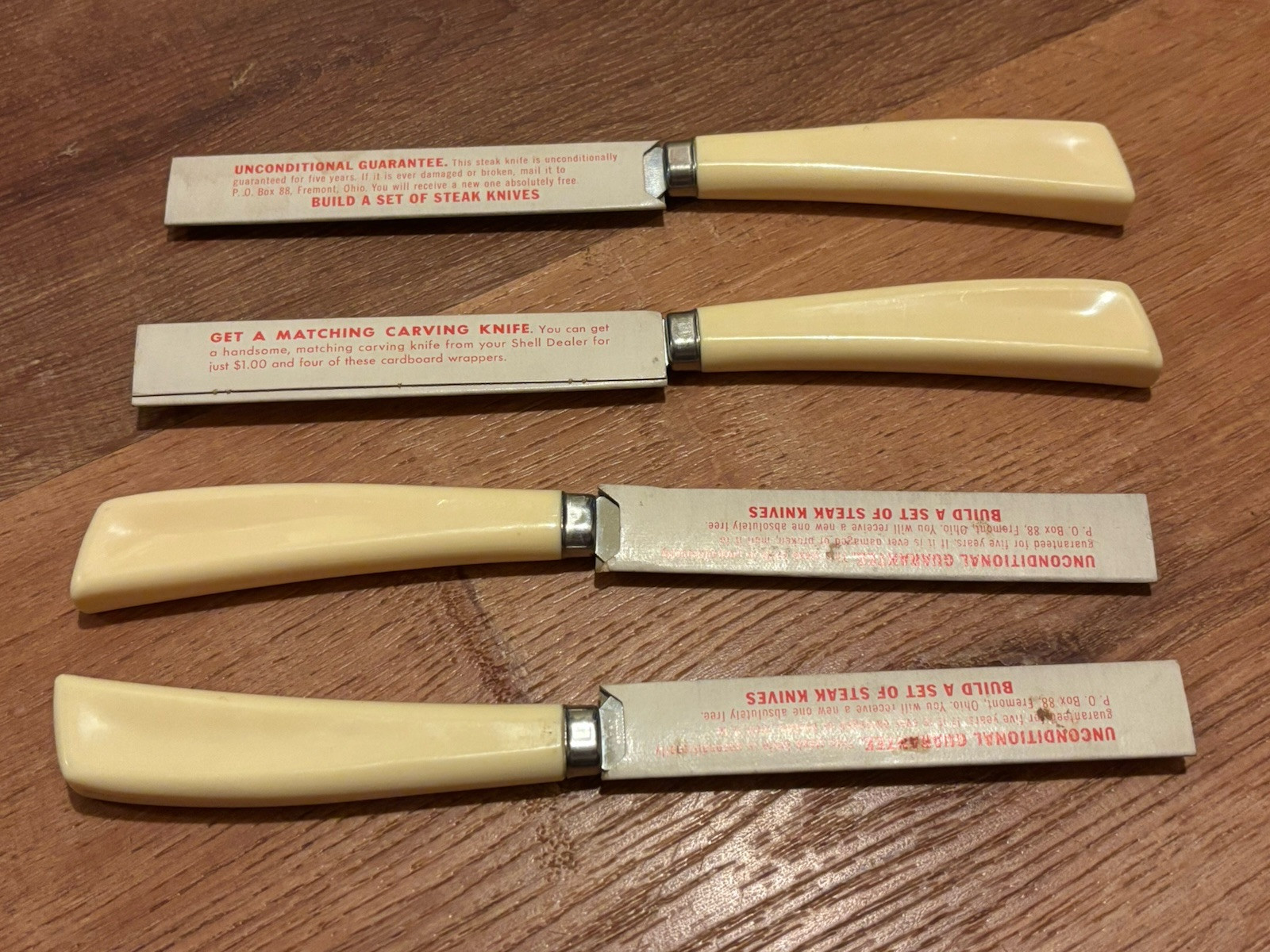 4 Quikut Serrated Stainless Steel Steak Knives 8” Cream Plastic Handles USA VTG