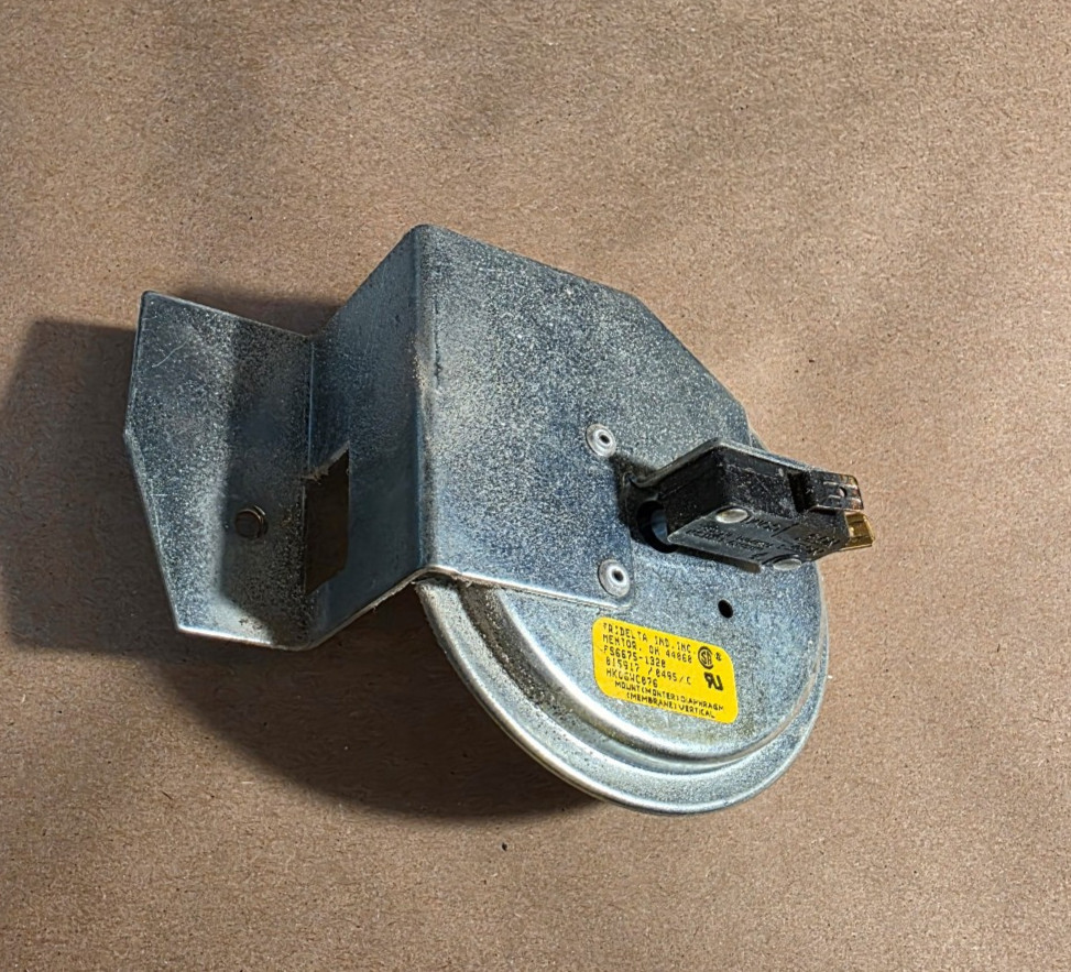 Tridelta HK06WC076 Furnace Air Pressure Switch FS6675-1320