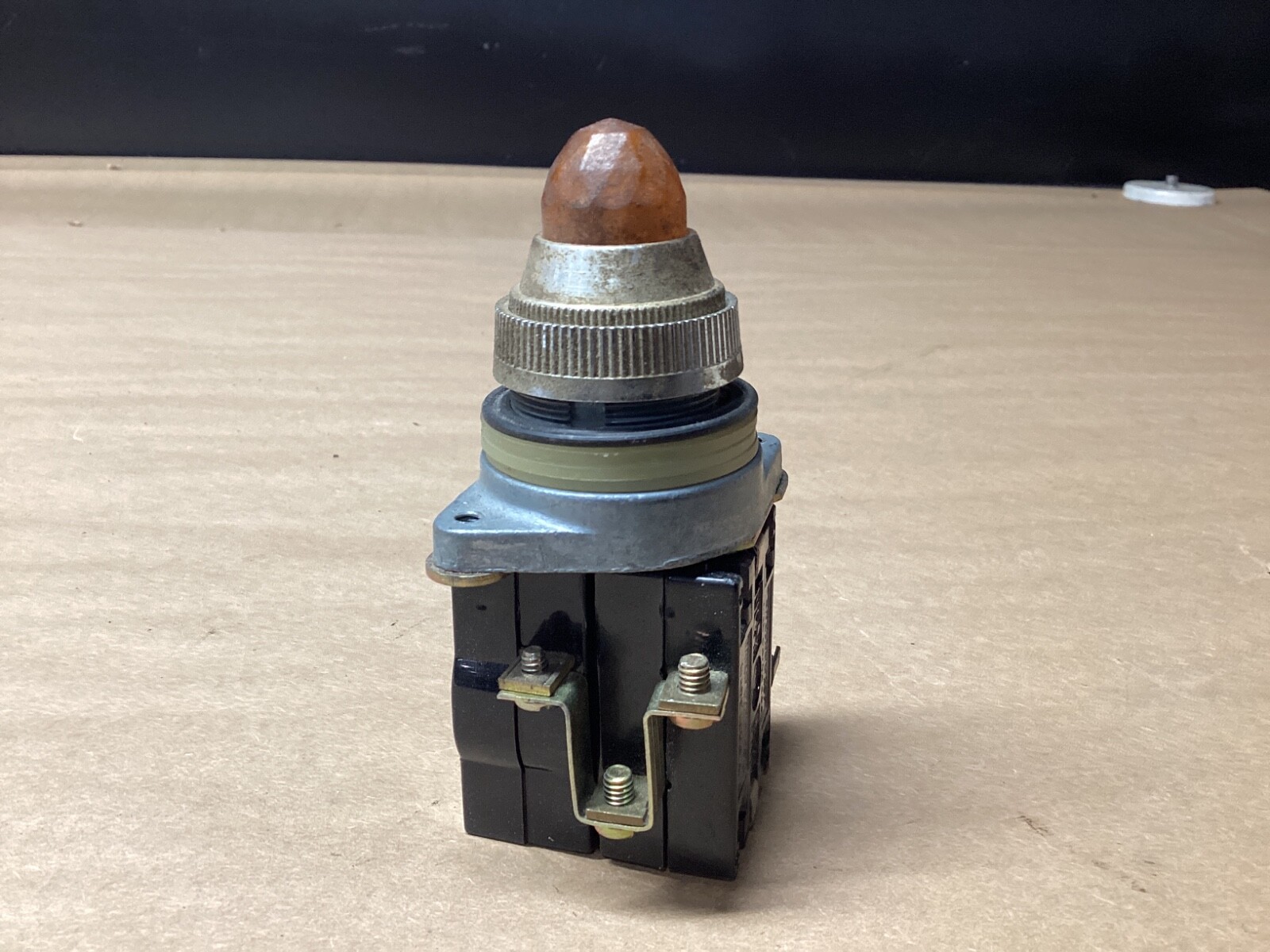 GENERAL ELECTRIC CR2940UX224A2 AMBER PUSHBUTTON #113F119PR6*CO