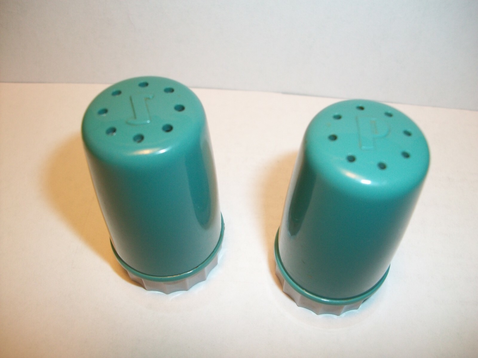 Vintage Retro ~ Green Salt & Pepper Shakers