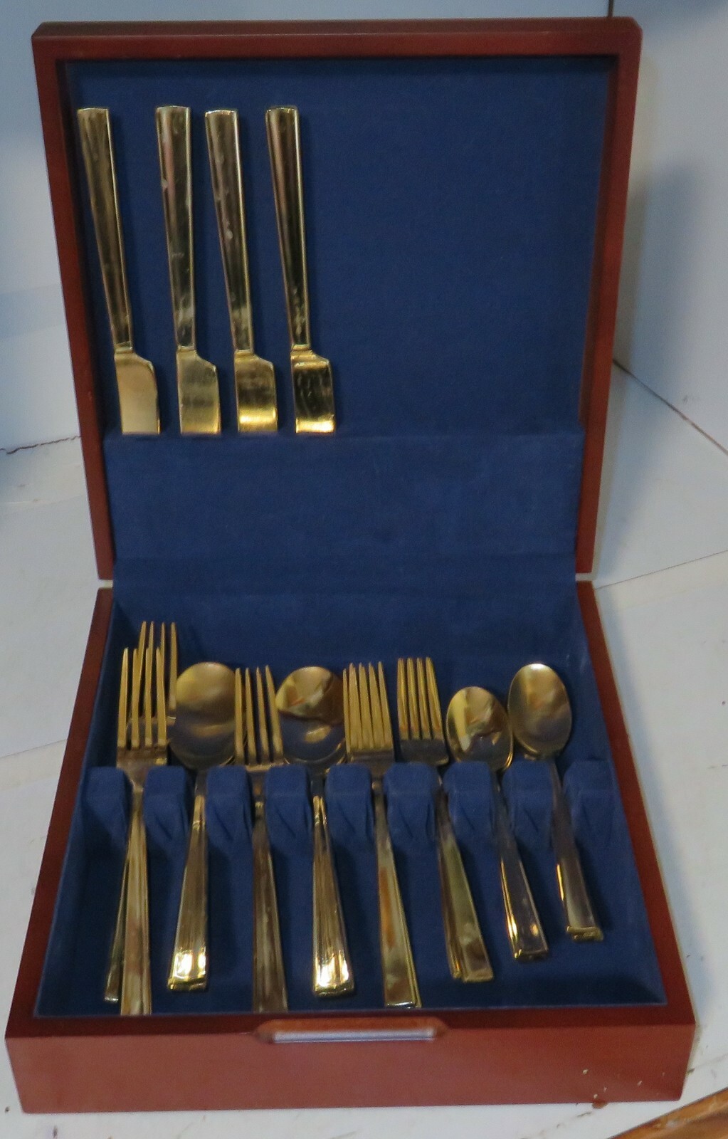 Cambridge Gold CBS69 20 pc Flatware Set 4 pc Place Setting Boxed Lot Golden Used