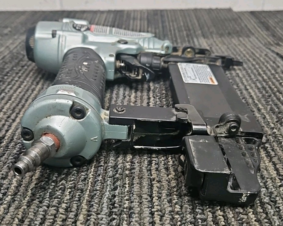Hitachi NT 50AE2(S) 2" Brad Nailer with Case