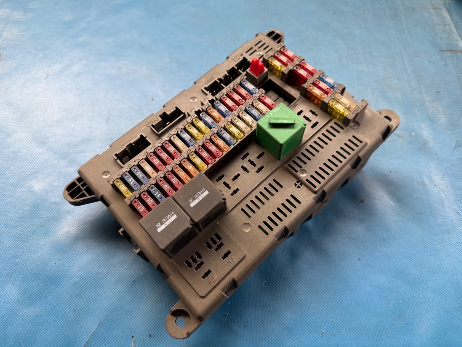 2004 - 2006 Land Rover Freelander Fuse Box Dashboard (YQE500150)