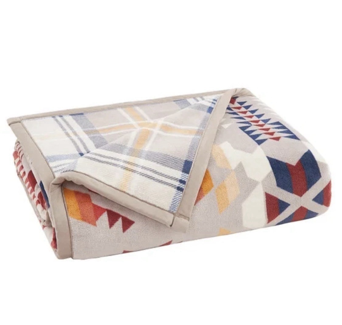 NEW Pendleton Reversible Plush Throw-50x70in 100% Polyester Legend Lake Gray