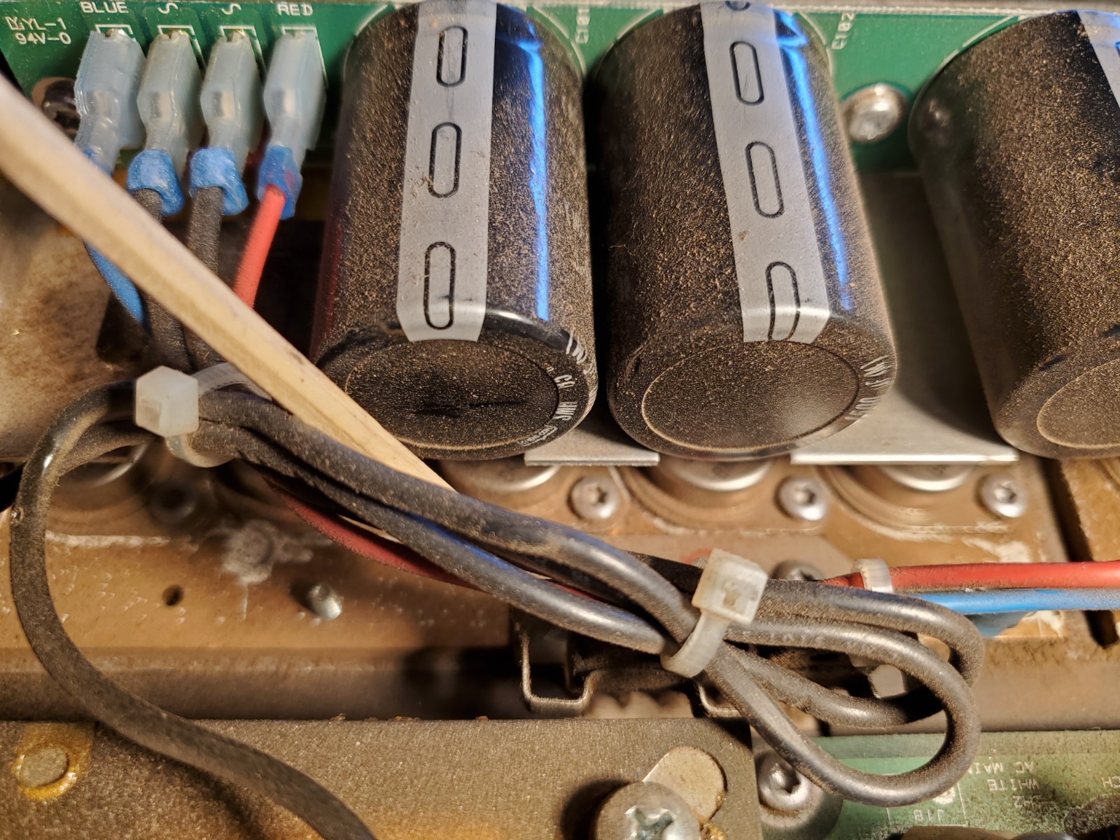 Crown Macro-Tech 2402 Power Amplifier Working Well Big Power Video
