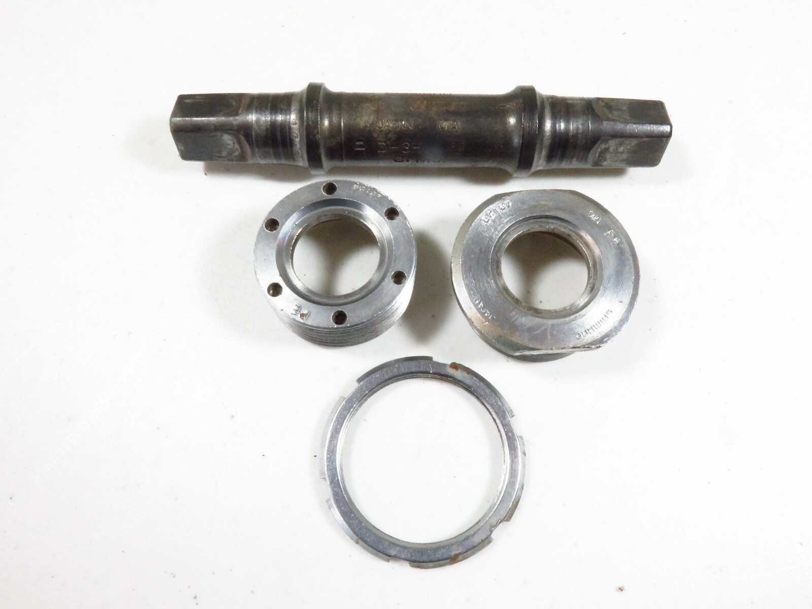 Vintage Shimano 68-113 D-3H CrMo Bottom Bracket BB 1.37x24f English threads