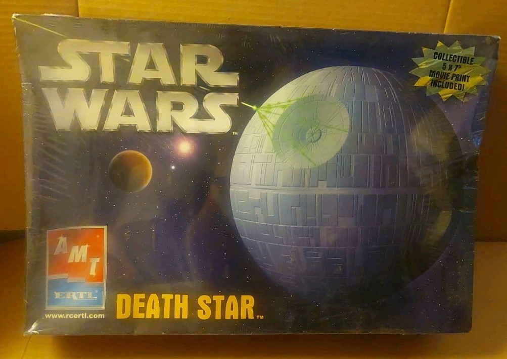 AMT #38303 Star Wars Death Star with 5" X 7" Movie Print NIB - NOS