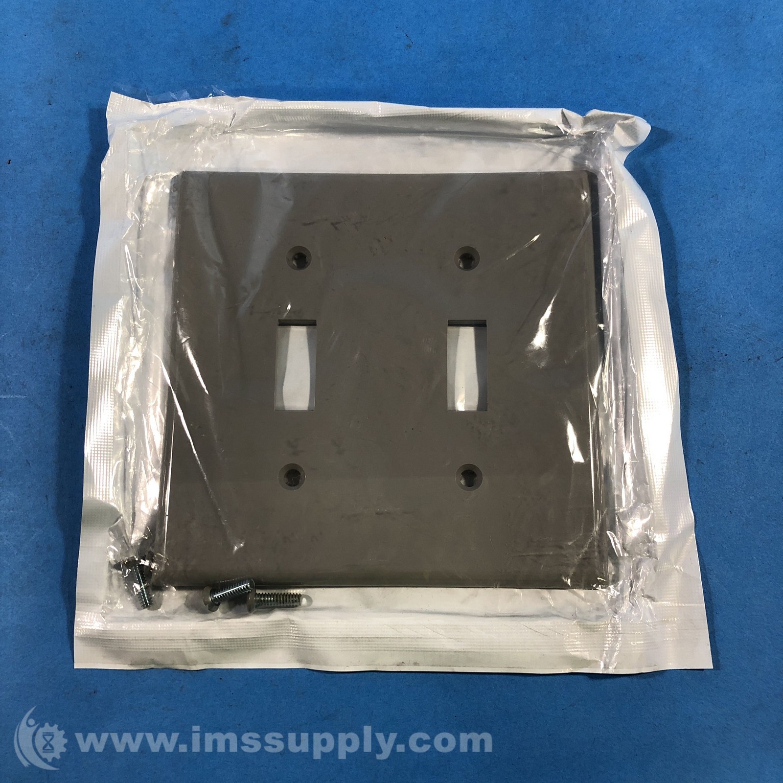 Leviton 80709-0GY 2 Gang Wallplate FNFP