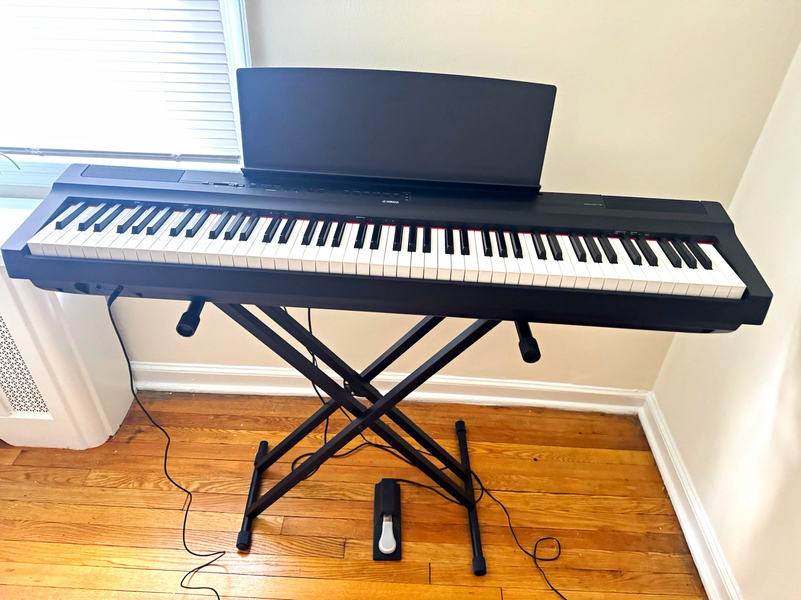 Yamaha P-125B 88-Key Digital Home Piano Black Built-In Speaker Stand Cover