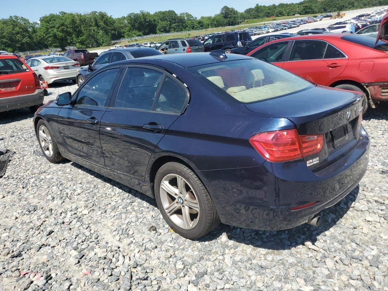 320I 2014 Glove Box 4722780
