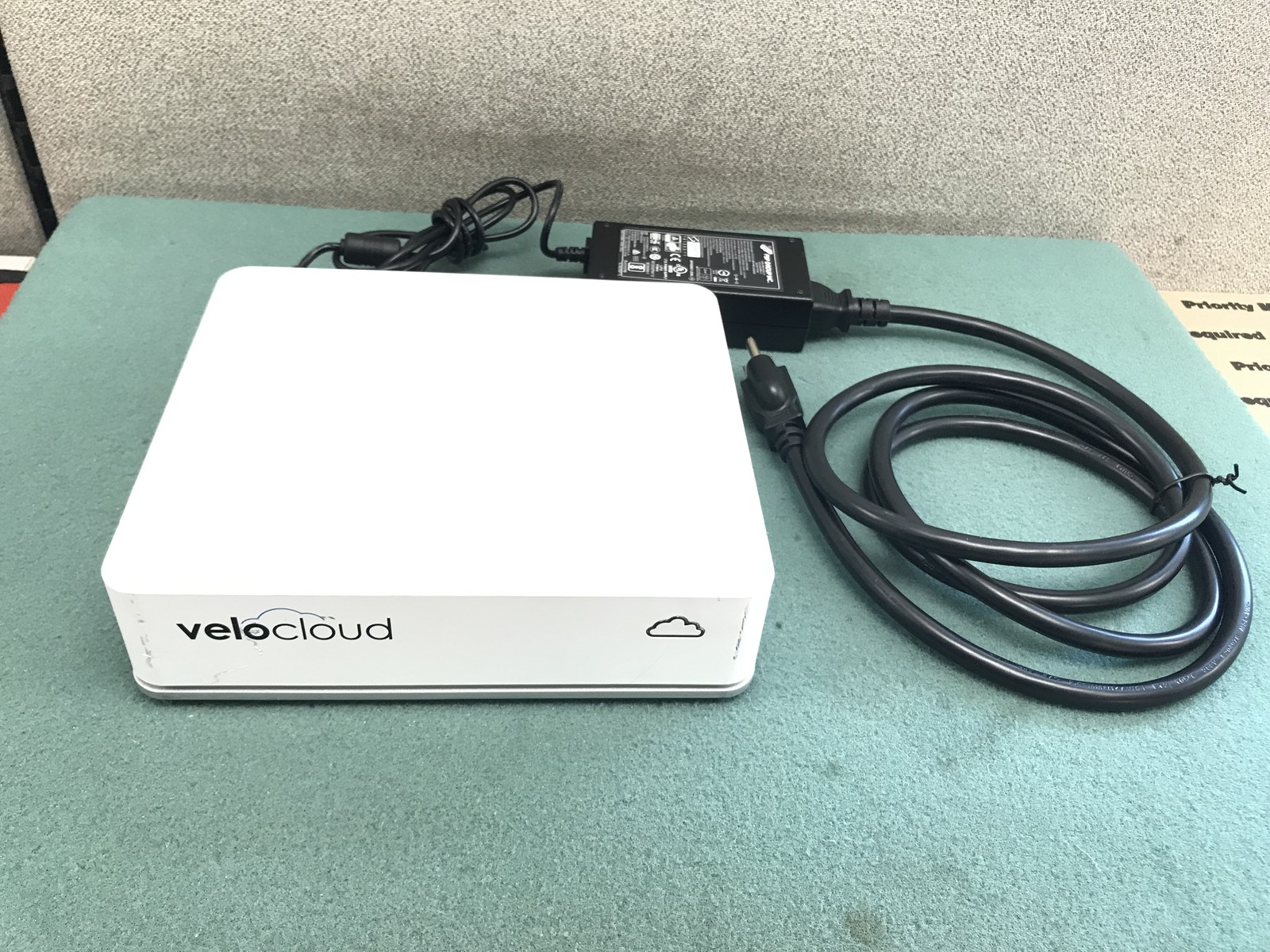 VeloCloud EDGE 5X0 520-AC Wireless Gateway w/ Power Adapter - CFW1A