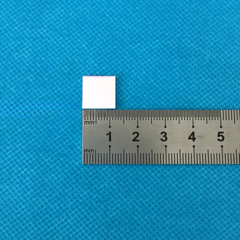 12x12x1.0mm 530nm Narrow band filter BP530 - 10K OD3 half - bandwidth 10nm