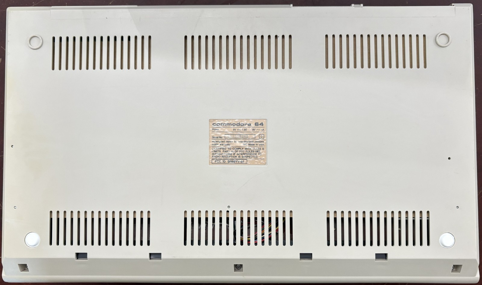 COMMODORE 64C COMPUTER 250466 HEATSINKS TESTED AND WORKING ZIF64