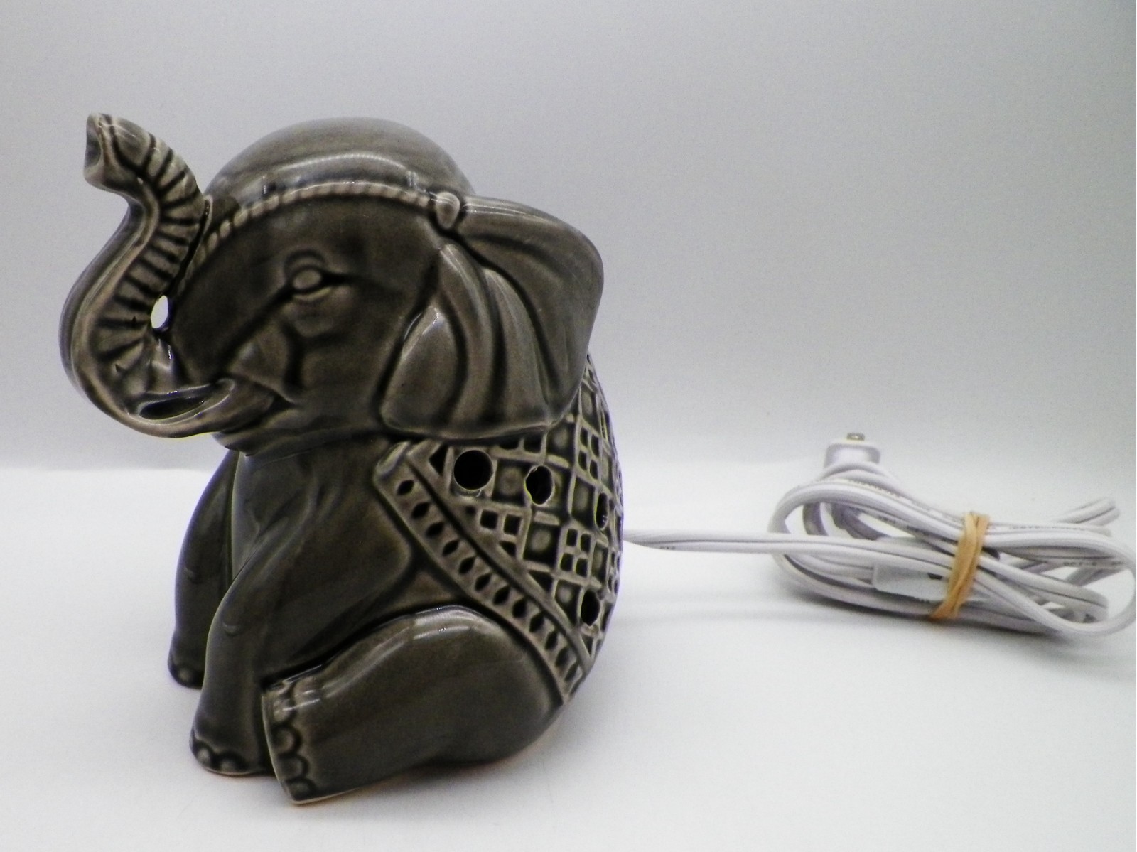Better Homes & Gardens Elephant Wax Warmer Night Light no wax tray