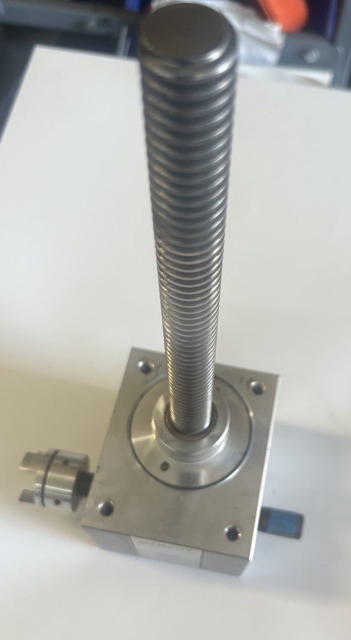 USED ZIMM HIGH PERFORMANCE SCREW JACK TYPE# SHZ-10-A-SR