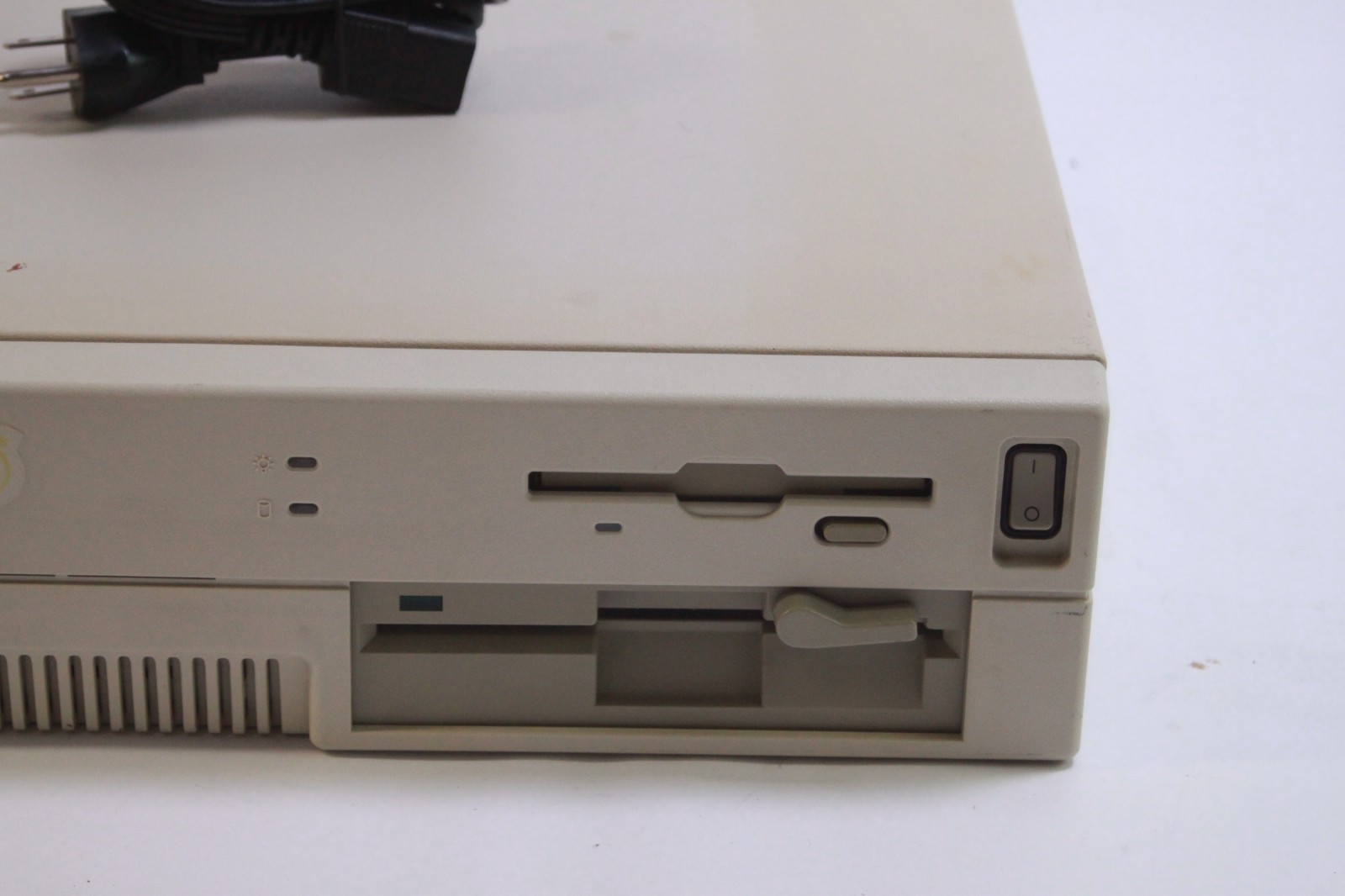 Vintage Compaq Presario 633 Desktop Computer READ POWERS ON