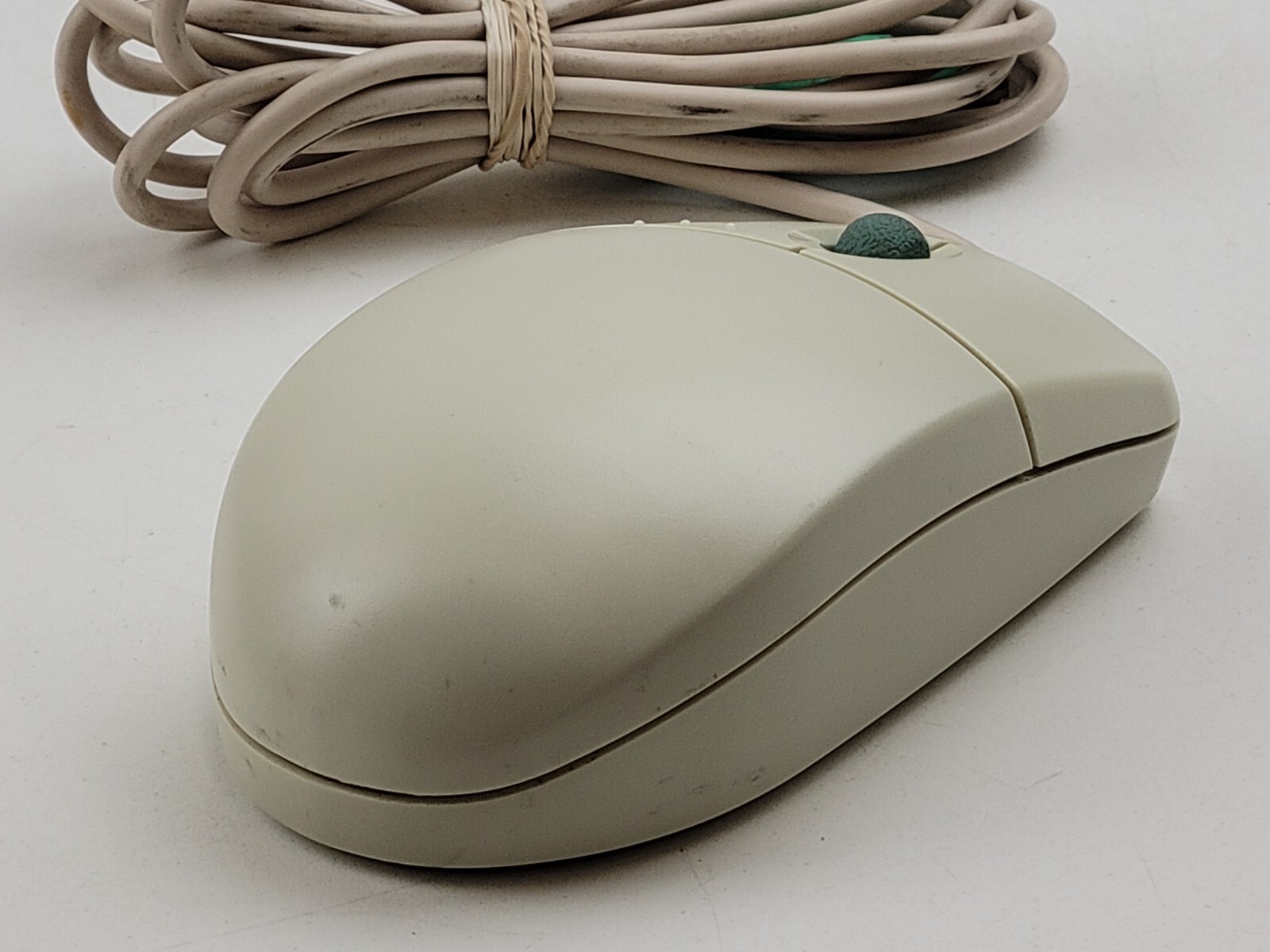 Vintage Mitsumi ECM-S5002 Standard Scroll PS/2 Wired Serial Interface Ball Mouse