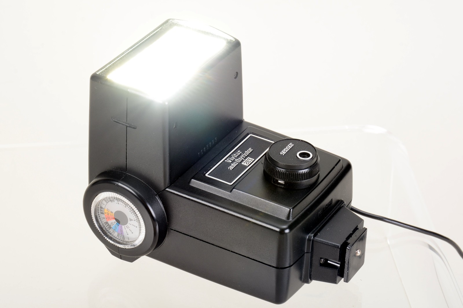 Vivitar 283 Flash w/ PC Sync Cable and SC-1 Sensor cable. Tested good 893