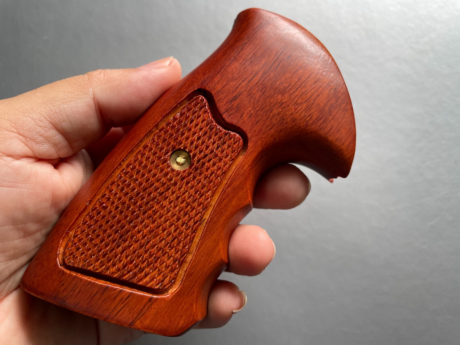 New Grip For Taurus Medium/Large  .357 M44 80 82 83 441 607 608 Square Frame