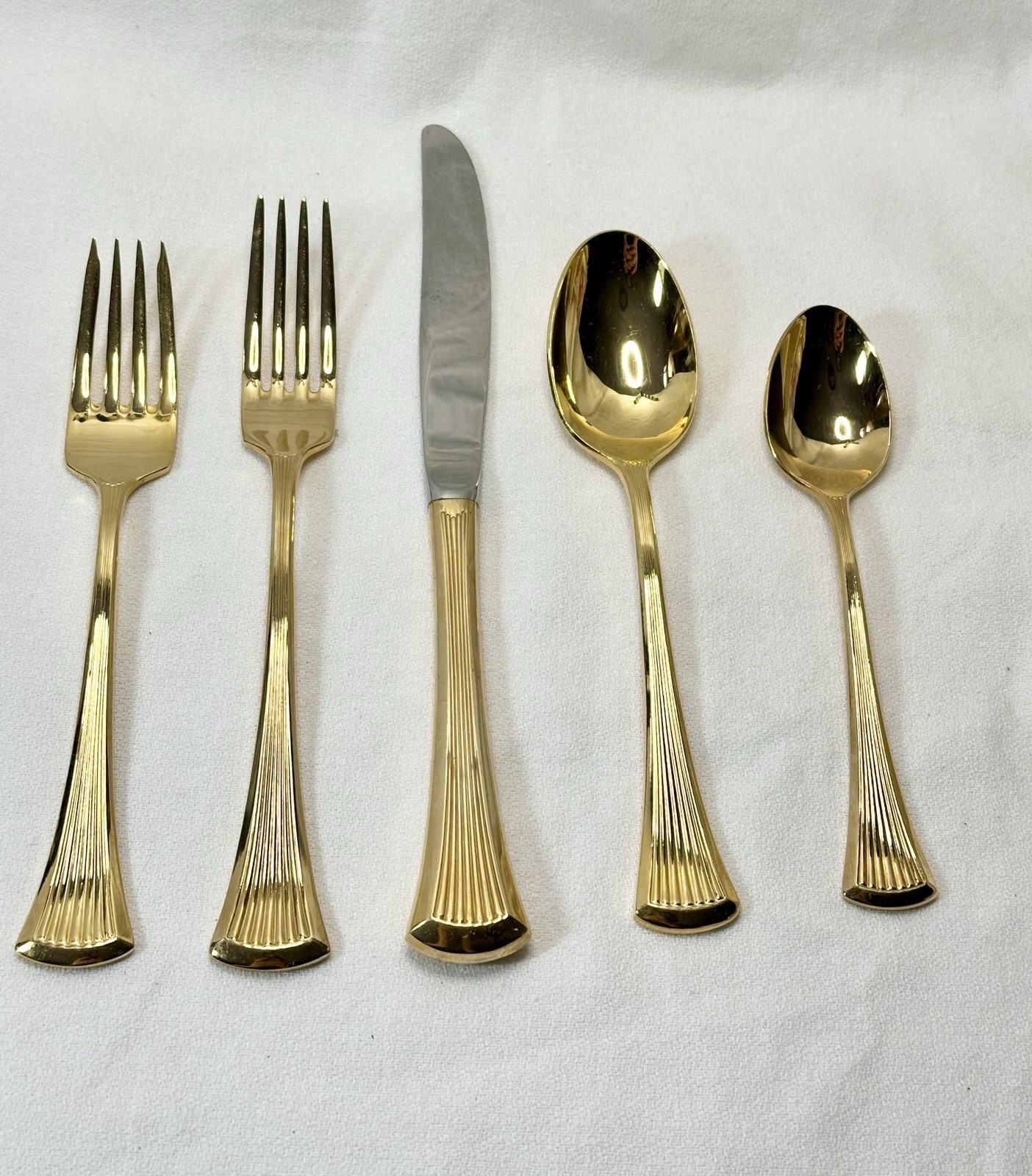 International LYON GOLD 18/8 Stainless 5pc Place Setting Flatware NEW