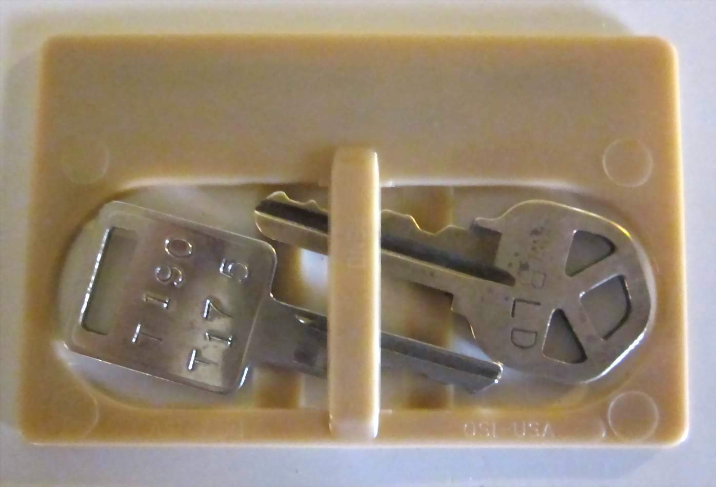Wallet Spare Key Hider/Keeper NOS Advertising