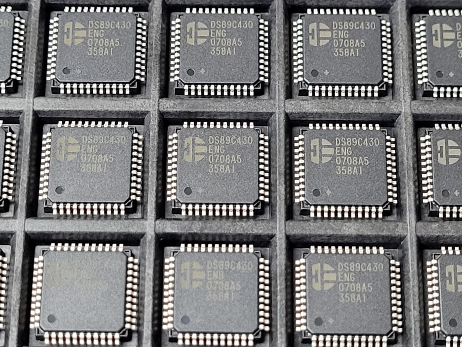 (1 PC) DS89C430-ENG+ MAXIM IC MCU 8BIT 16KB FLASH 44TQFP ROHS