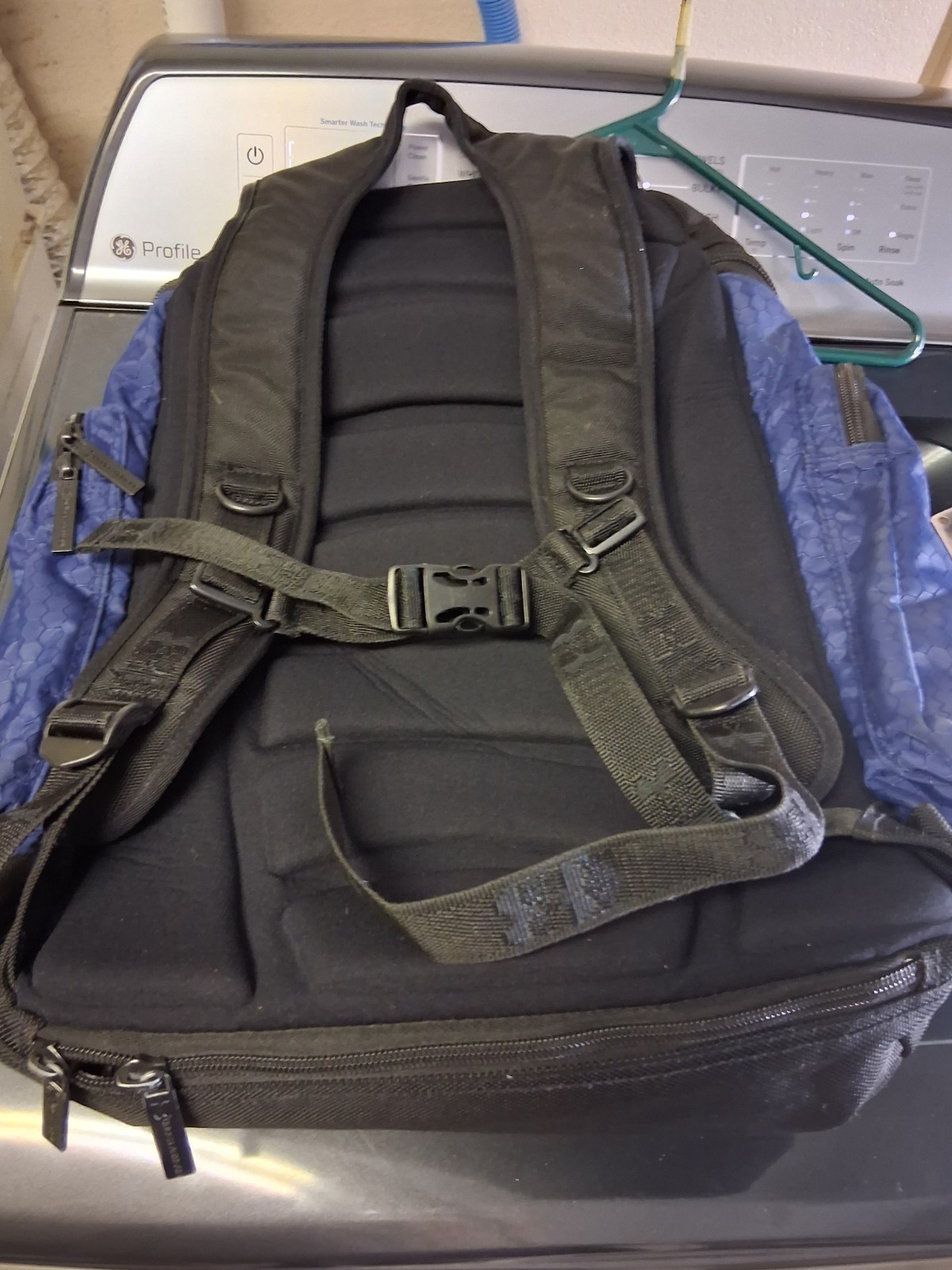 Under Armour Backpack Snowboarding Unique Hidden Flag/Seat Attached