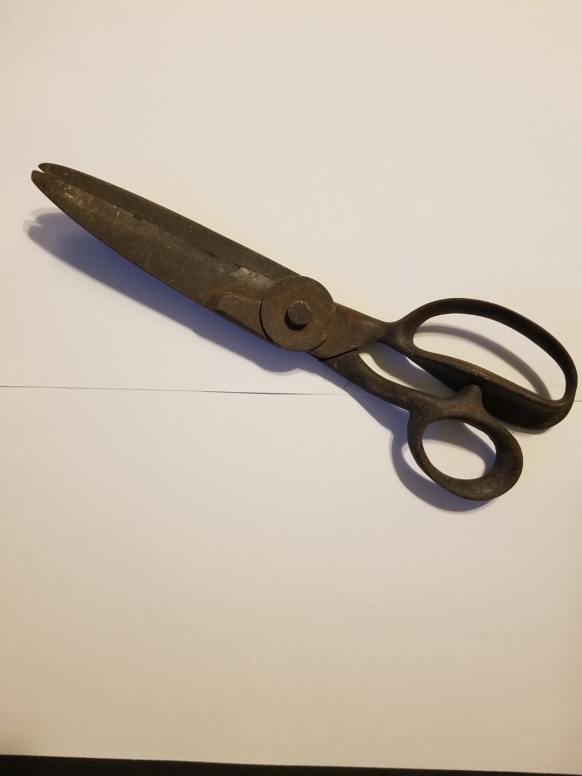 ANTIQUE HEAVY DUTY METAL SCISSORS/SHEARS.... Original " State "...