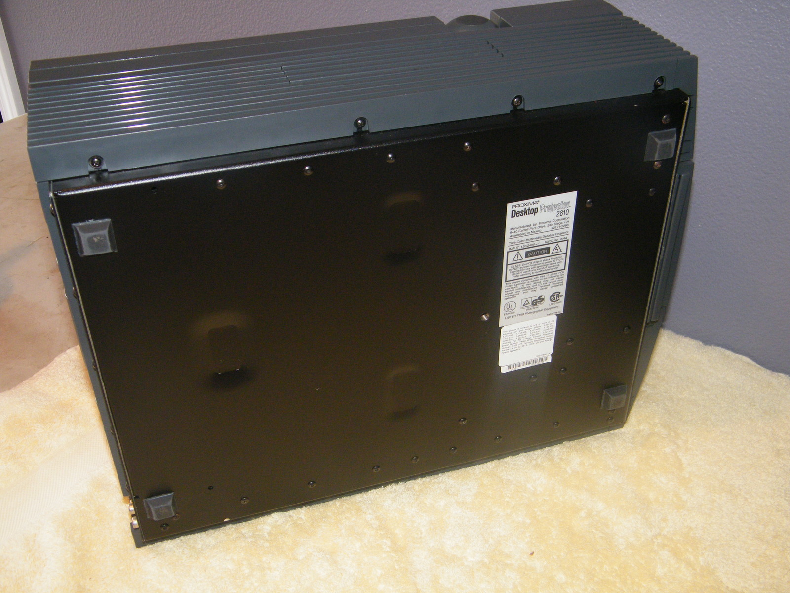 PROXIMA DESKTOP MULTIMEDIA LCD VIDEO PROJECTOR MODEL 2810 / CASE & NEW BULBS!