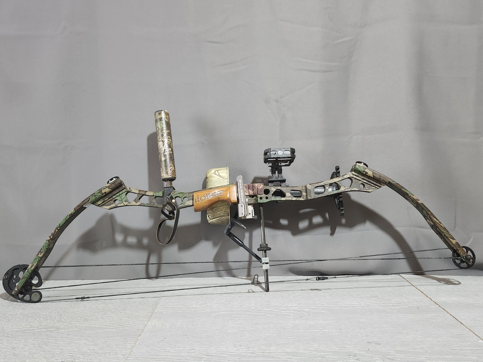 Mathews Rival Pro Compound Bow Right Hand Solo Cam w/ X-Ring