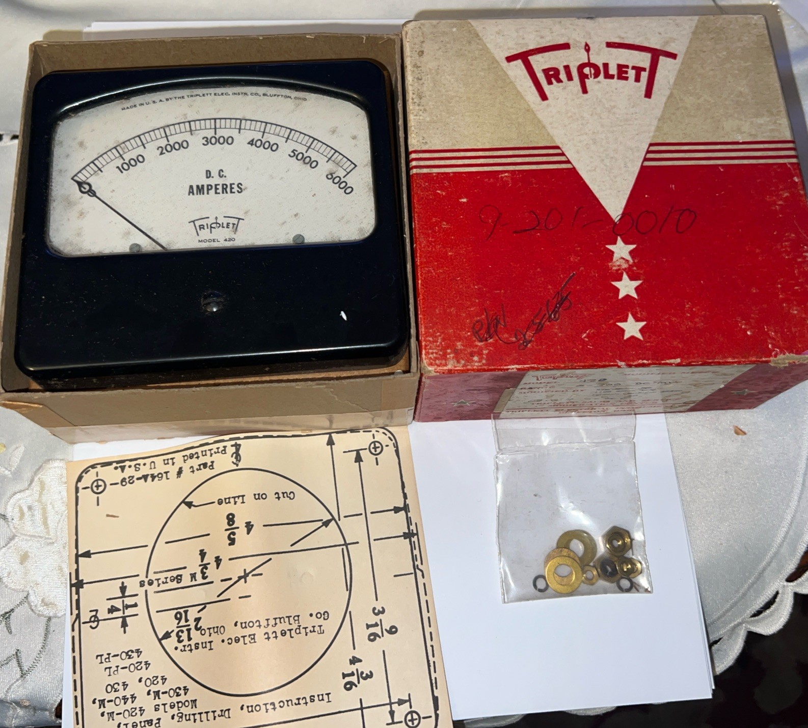 Triplett Model 420 D.C. Amperes panel meter, 0-6000