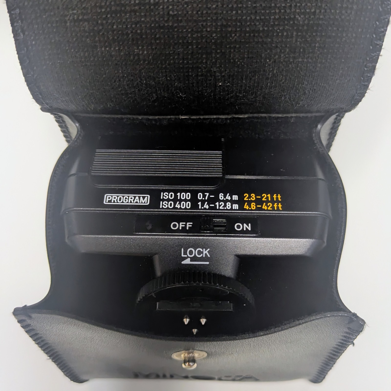 Minolta Maxxum 1800 AF Flash with Case, works well!