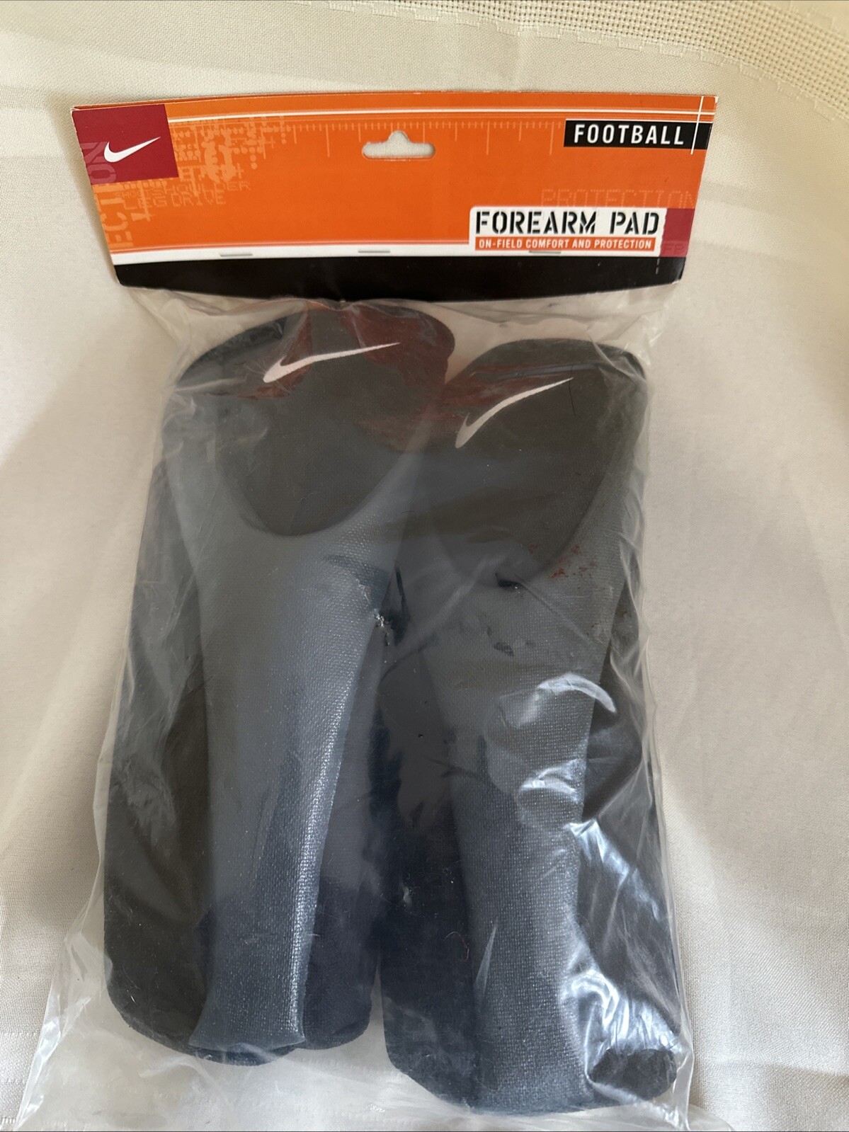 Nike DryFit Forearm Pads - Medium/large NEW, Black