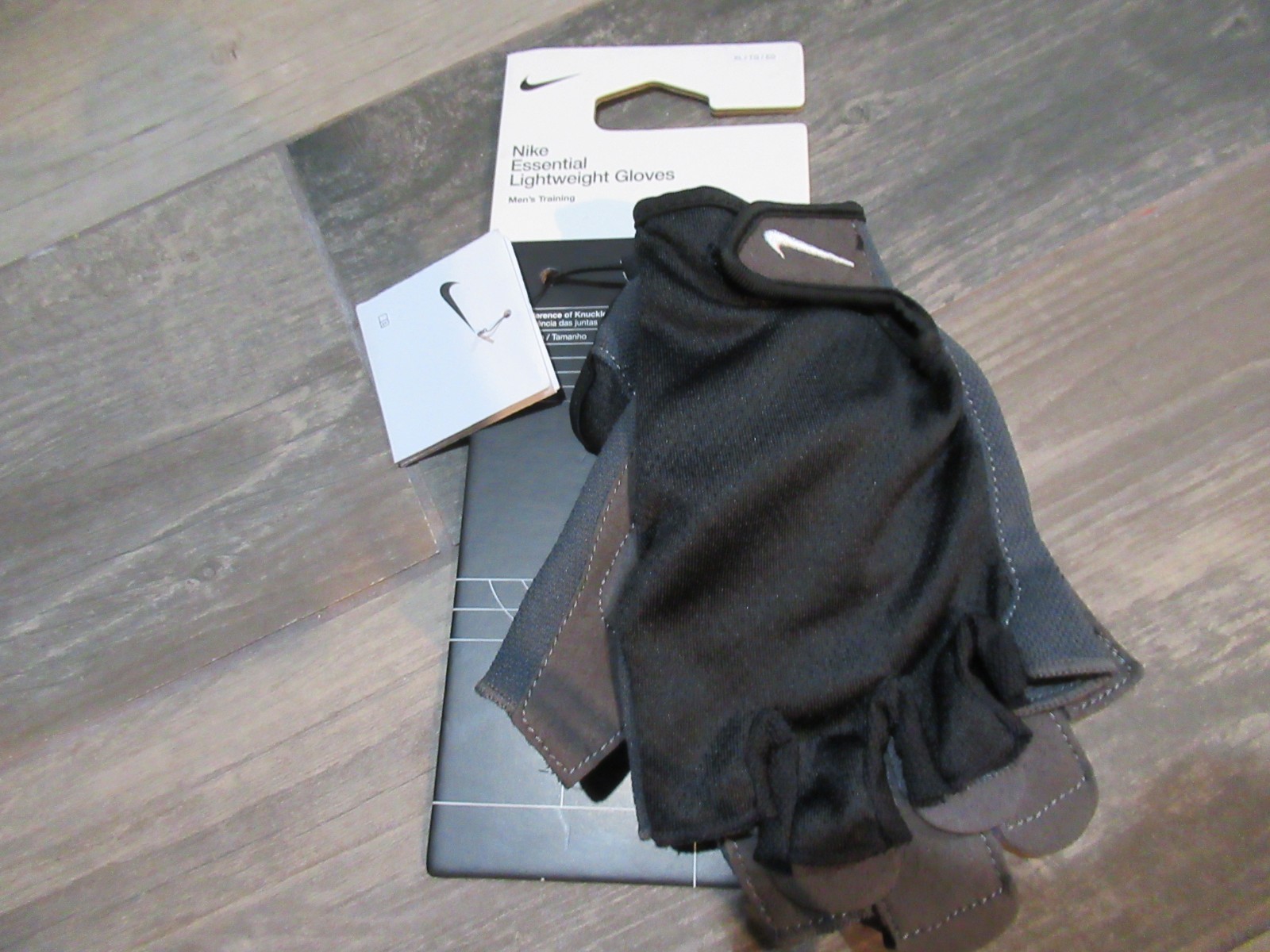 Nike Fitness Workout Training Gloves Men's Medium new with tags Free Shipping