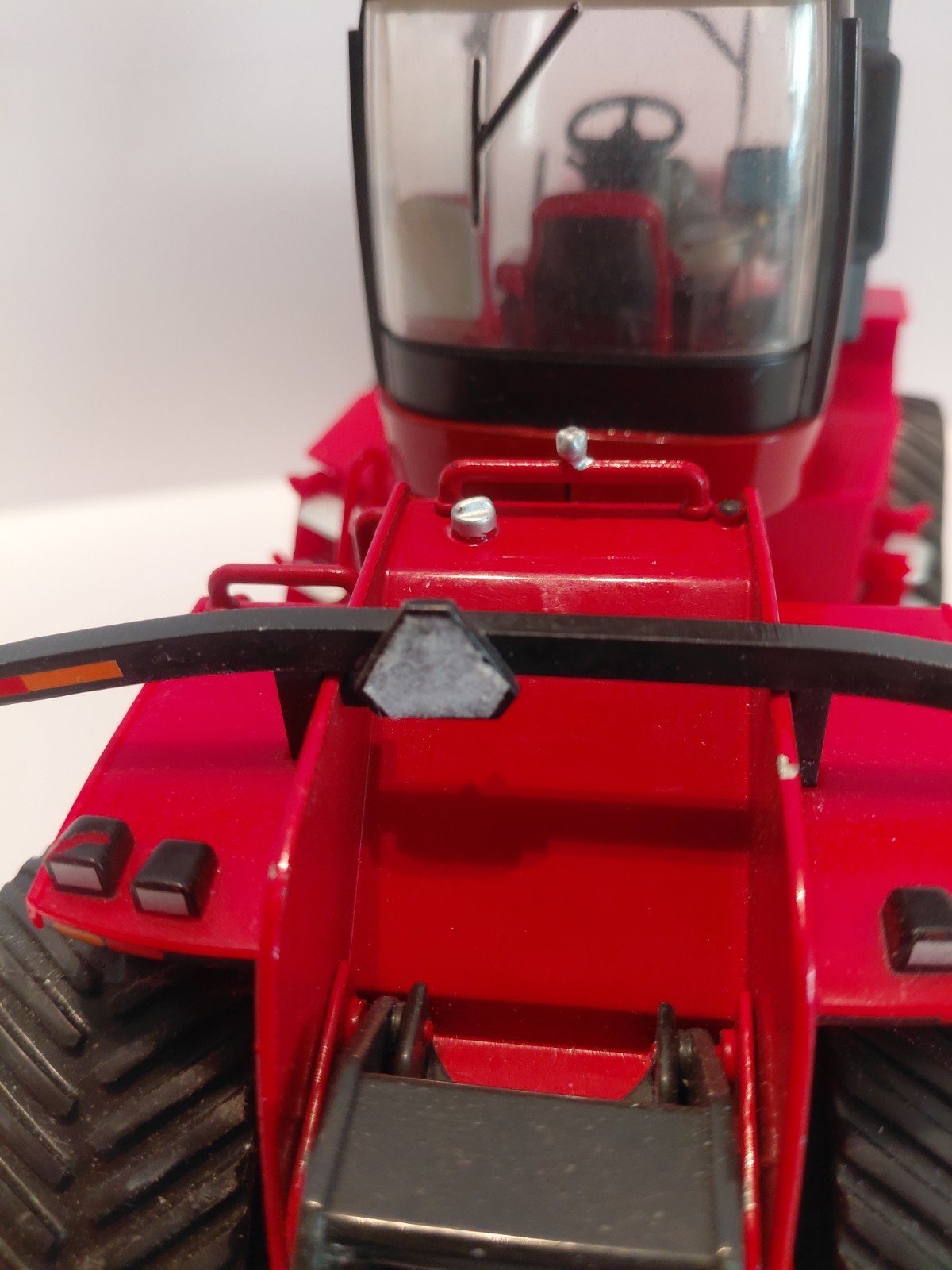 CASEIH QUADTRAC 600 9" LONG Broken PIECES