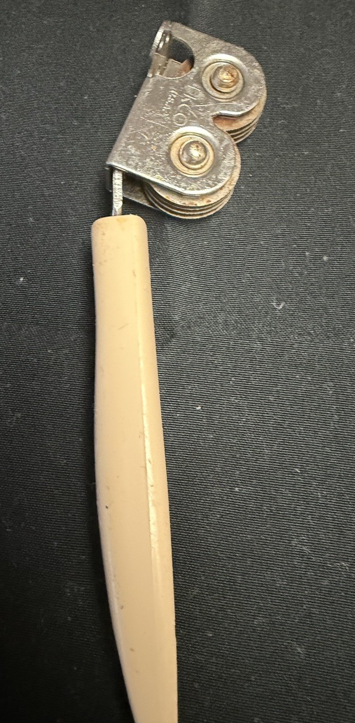 Ecko Knife Sharpener Pull Through Vintage with White Handle