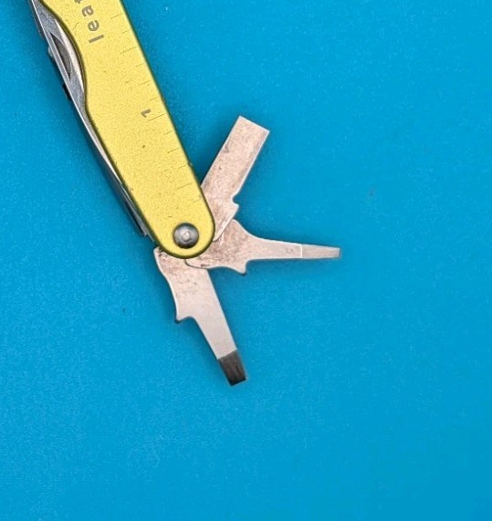Leatherman JUICE KF4 Multi-Tool! ELECTRIC YELLOW!