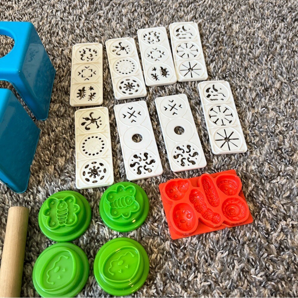 Play-doh Vintage 1980 Microscope Crank Out Crazy Critters In Box Set Kenner