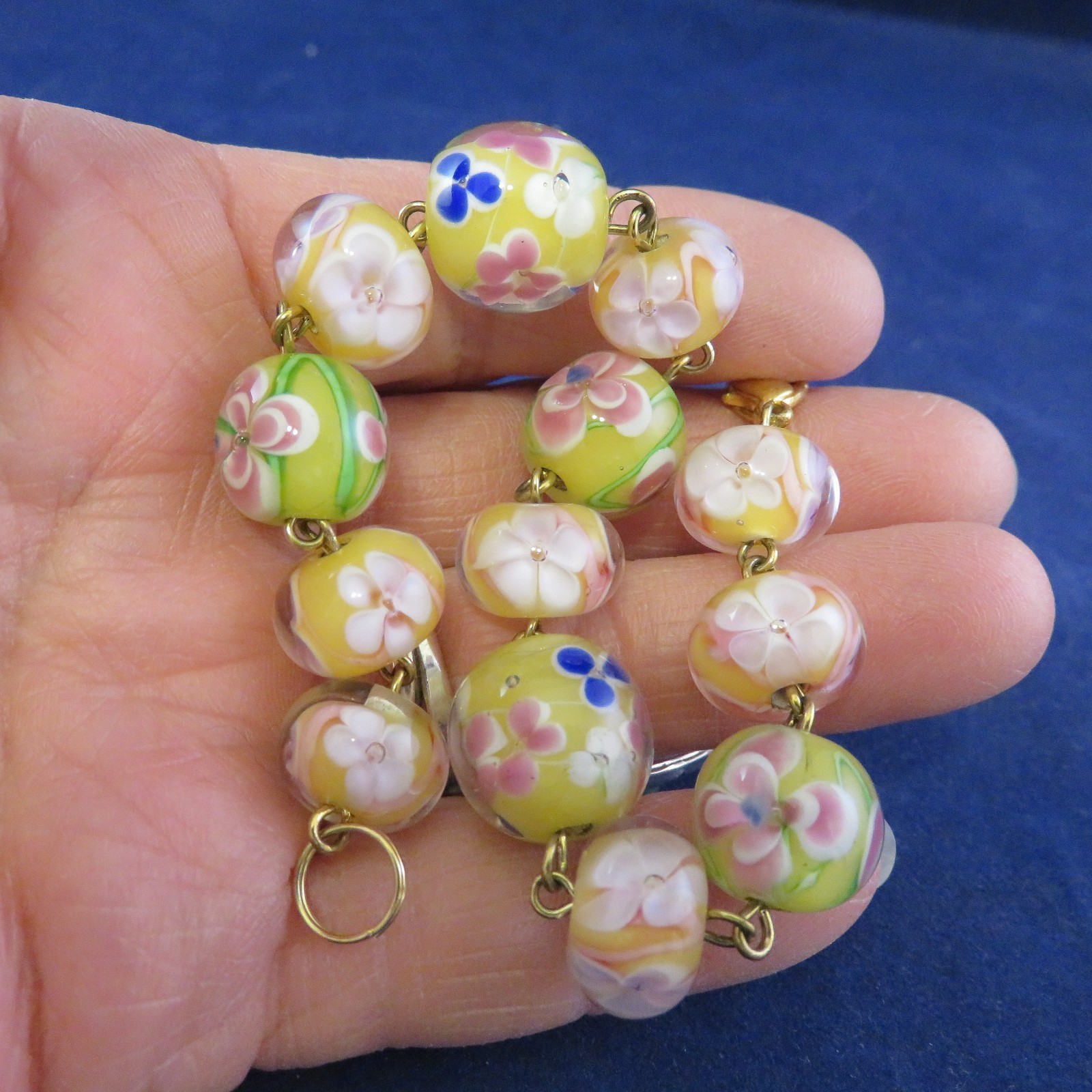 Fun Bracelet of Glass Beads  w Flowers Floating Within Each Bead (1780)