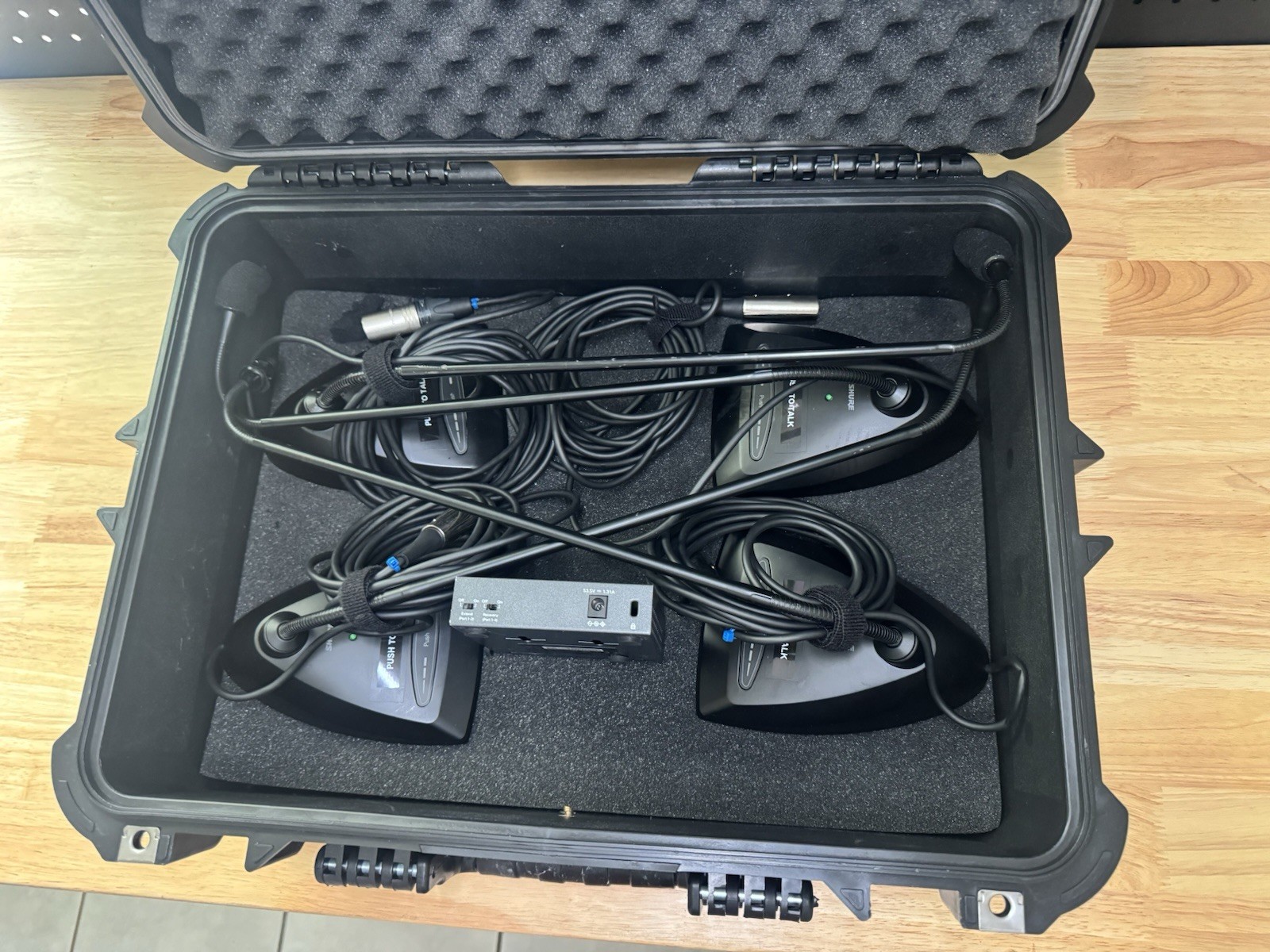 Complete Conference Mic Bundle: 4x Shure MX418D/C + PoE Switch & Hard Case