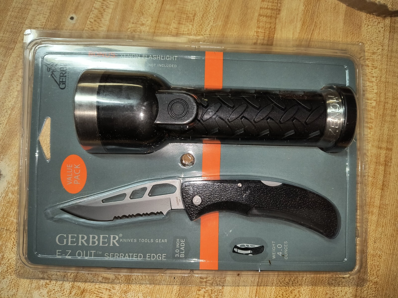 Gerber EZ-OUT Combo, Zenon Flashlight  & Large Folding Knife Serrated USA Made