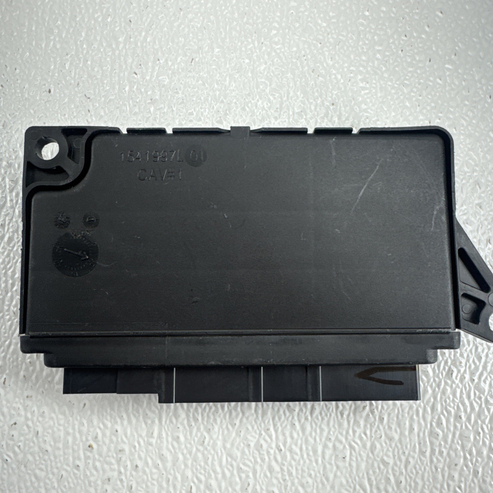 2000-2003 CADILLAC DEVILLE LEFT FRONT DOOR MODULE 25717350 OEM
